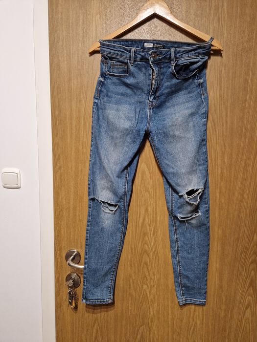 Spodnie jeans Stradivarius