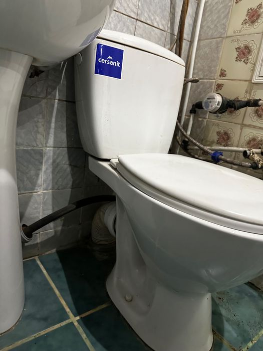 Продам туалет майже новий