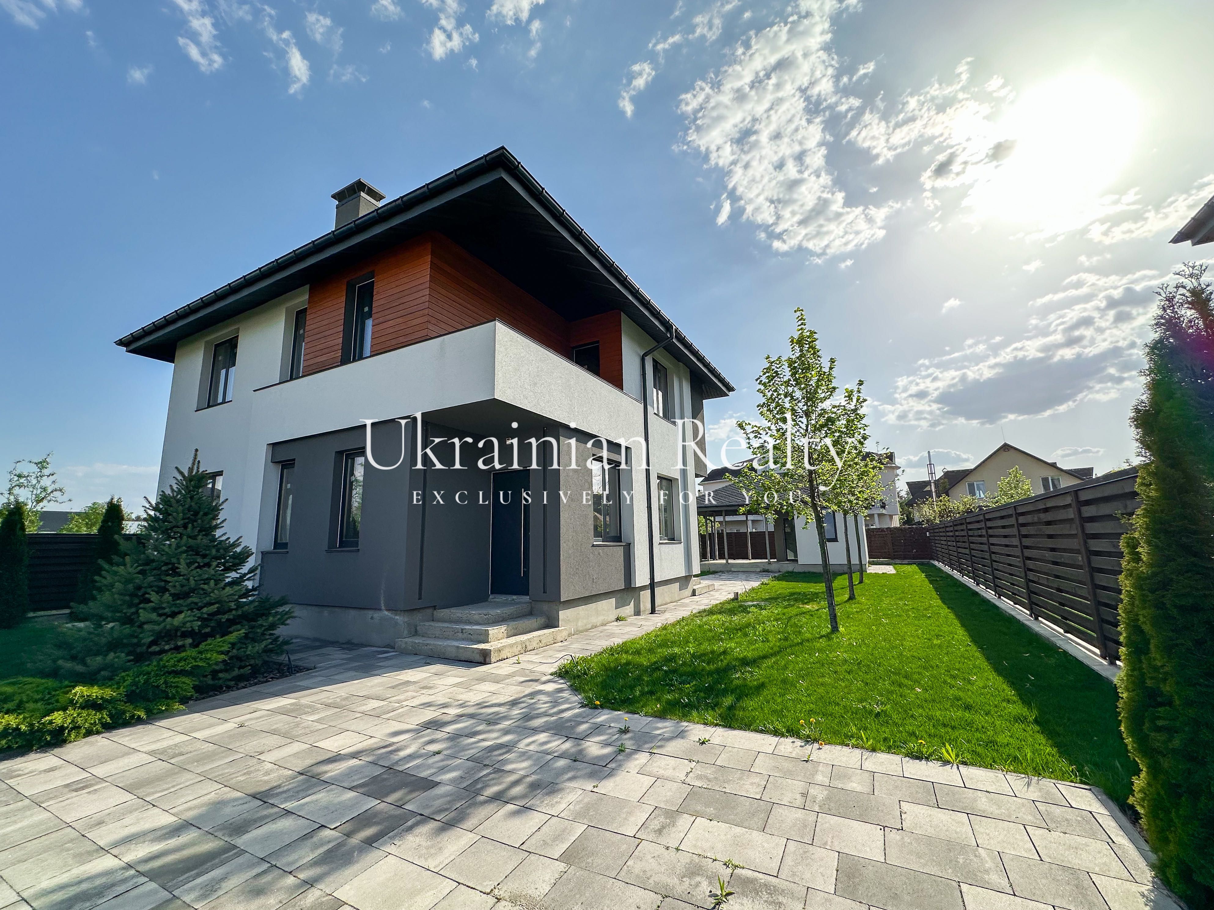 Продаж будинку з ландшафтним дизайном у Козині