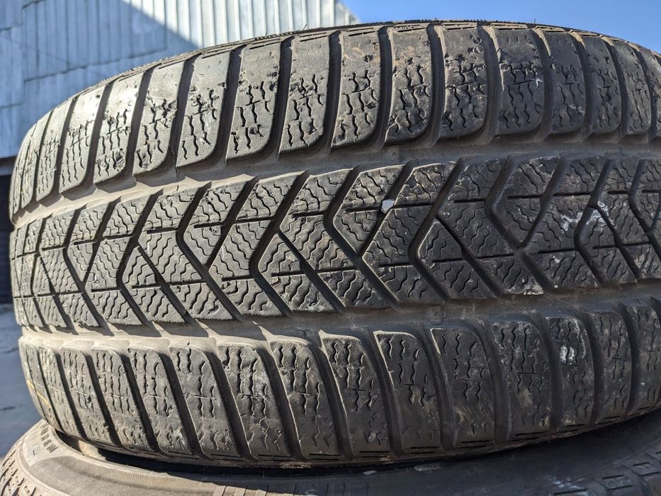 255/35R20 Pirelli