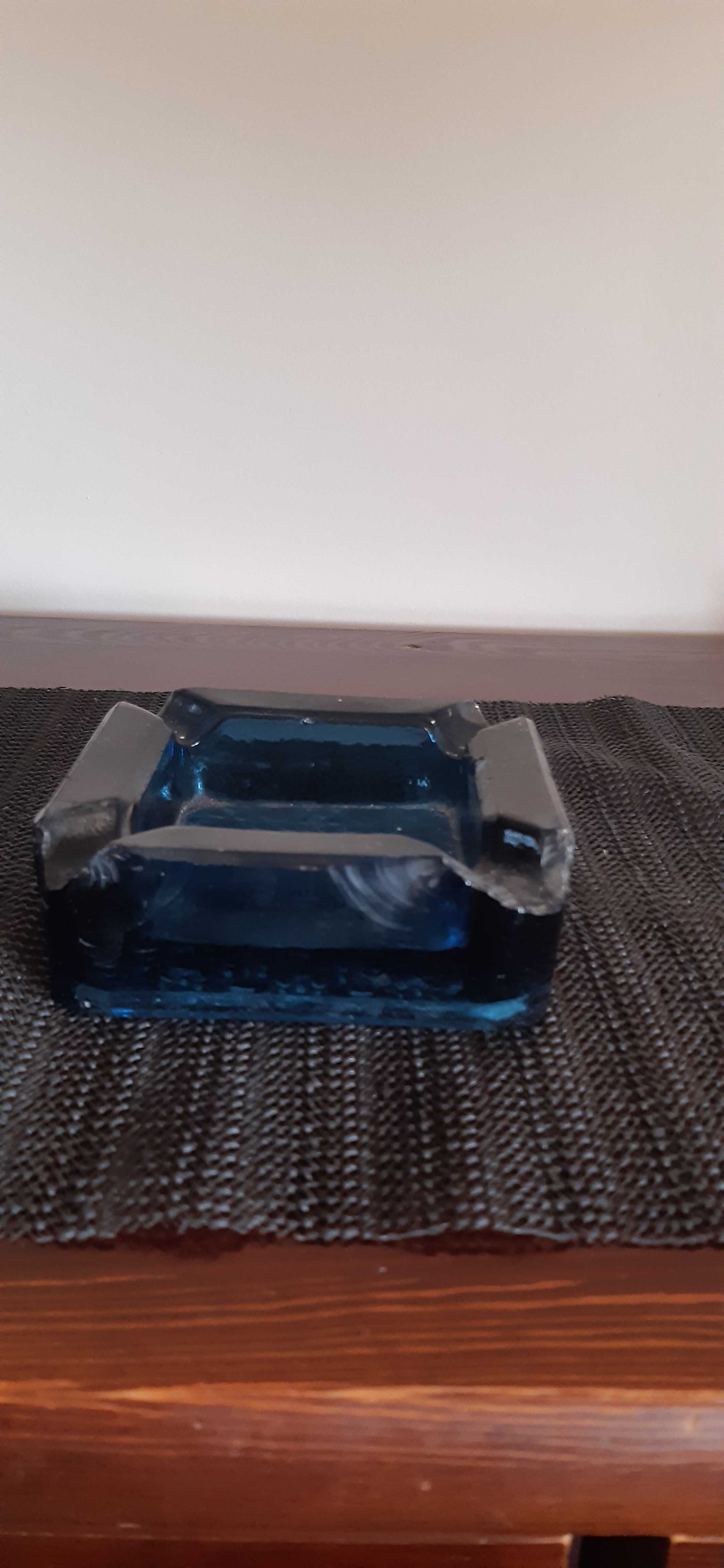 Popielniczka szklana PRL niebieska Ząbkowice kostka
