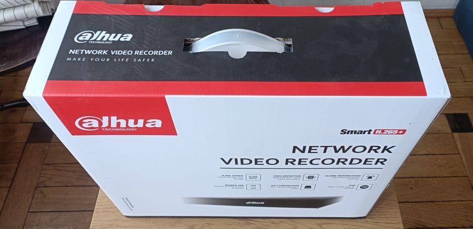 Sprzedam nowy rejestrator obrazu dźwięku kamer IP DVI-NVR4208-4KS2/L