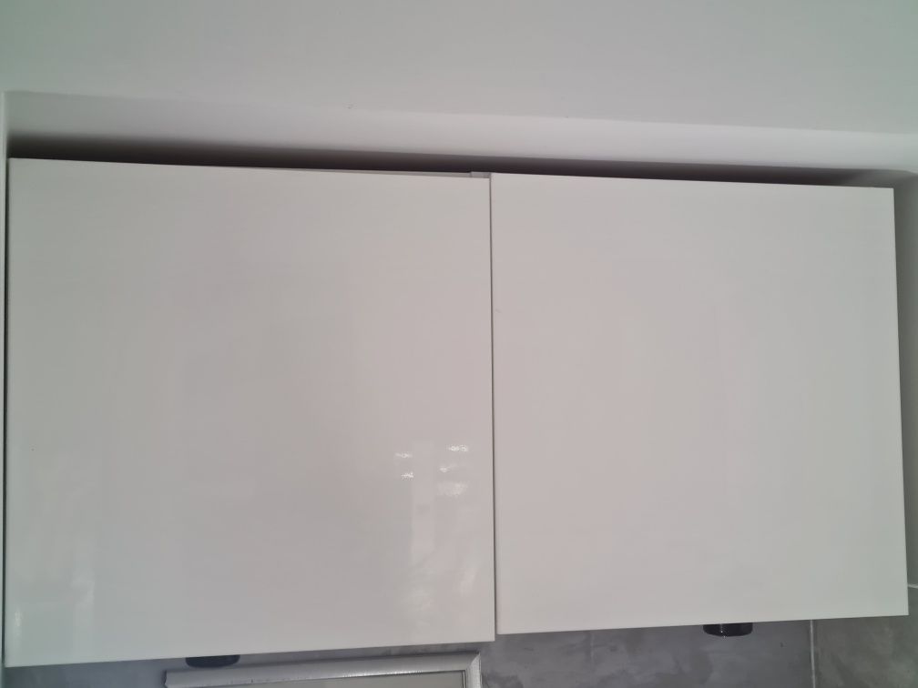 Zestaw mebli ze zlewem. Biały połysk, system Blum.