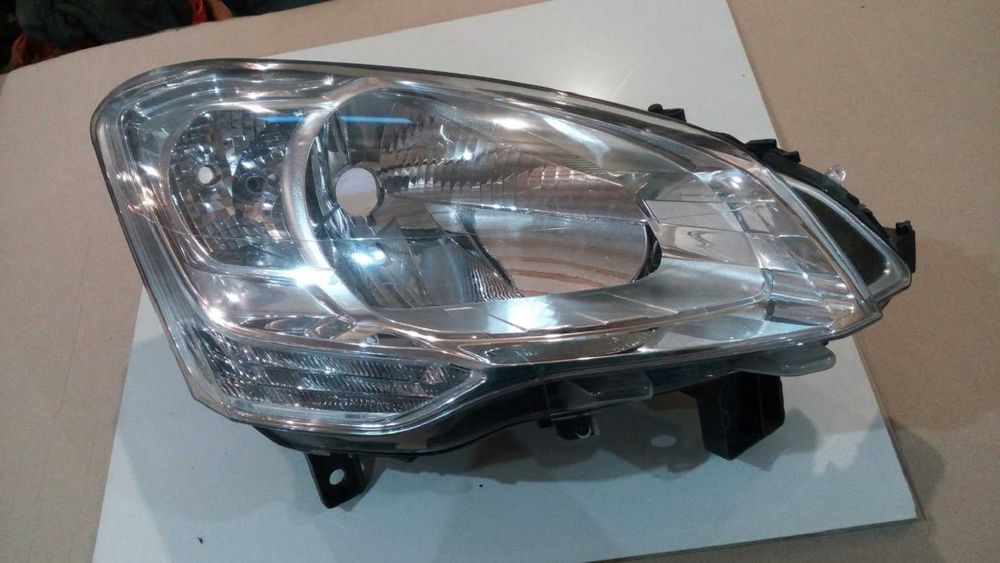Фара правая Citroen Berlingo 2007-2012 9682828180 89318041