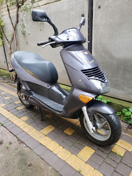 Скутер Aprilia Leonardo 125