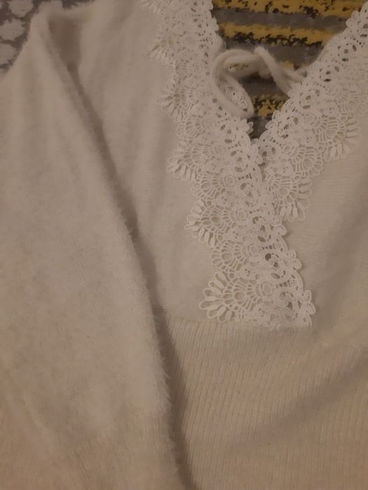 Piękny delikatny sweterek Nowy