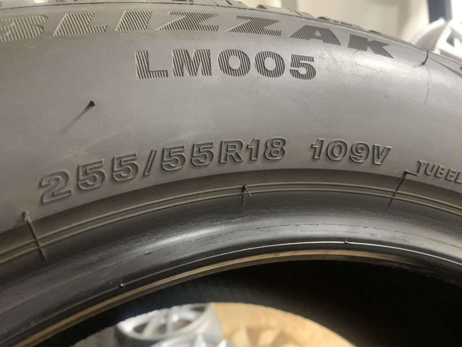 255/55/18 109V Bridgestone BLIZZAK LM005