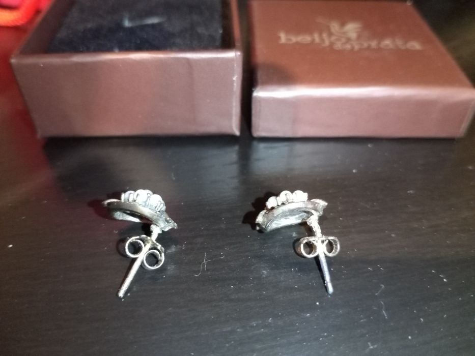 Conjunto Brincos prata com pérolas pequenas