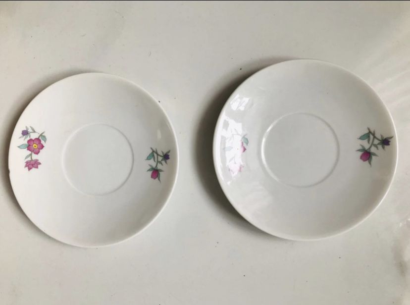 Zestaw porcelanowych talerzy