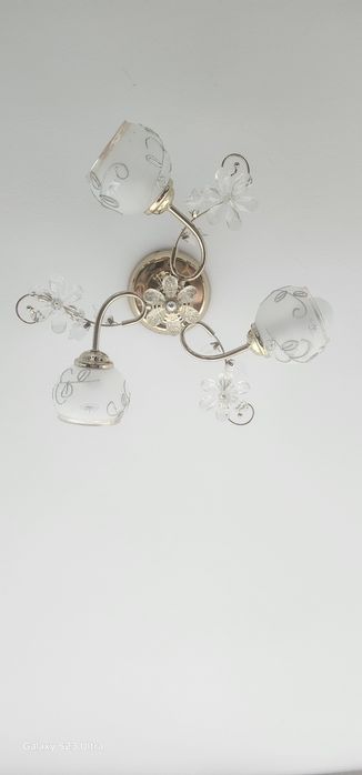 Люстра прикрасна