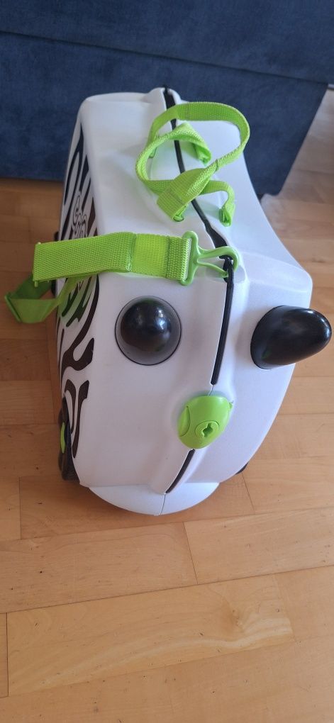Walizka trunki  na kółkach