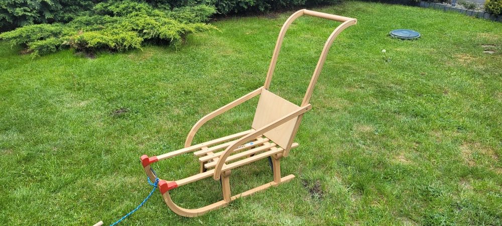 Sanki drewniane z oparciem