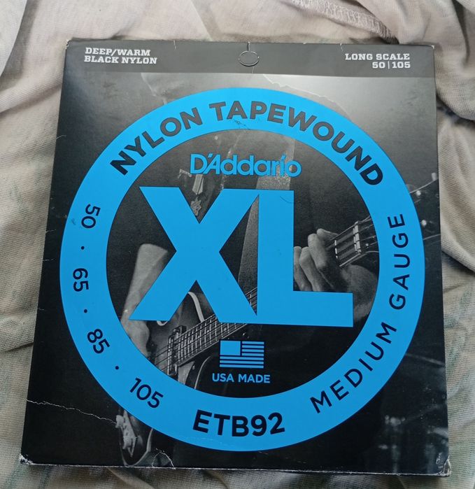 Струни на бас гітару