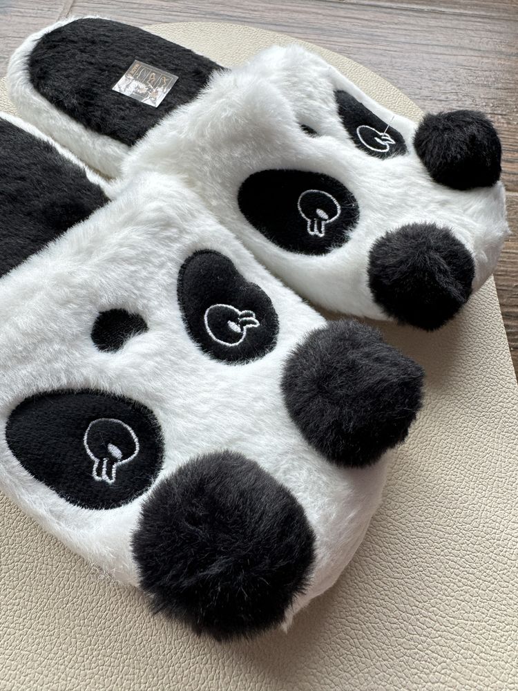 Puszyste kapcie panda
