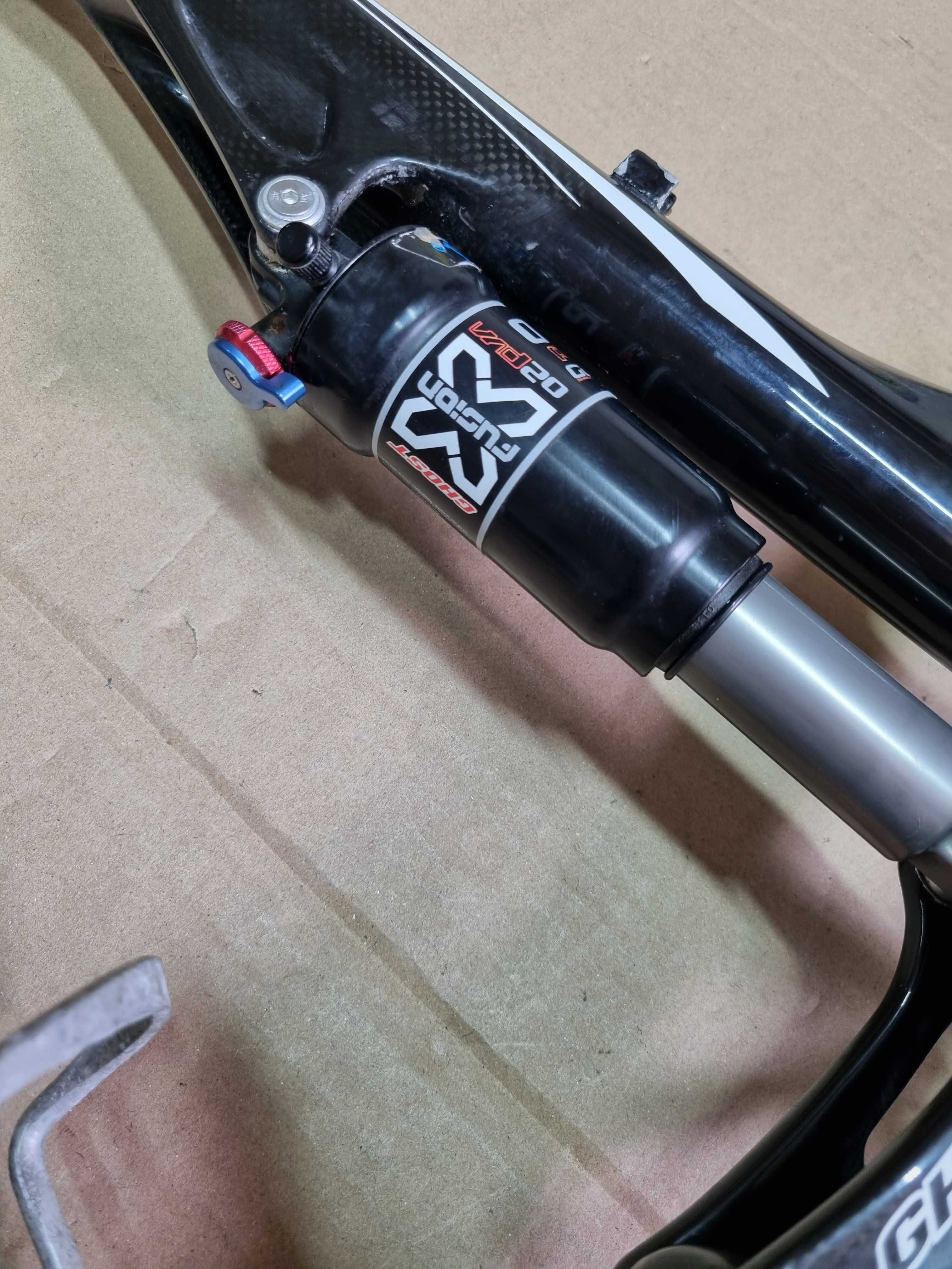 Rama typu full Ghost AMR 7700 Carbon pod 26