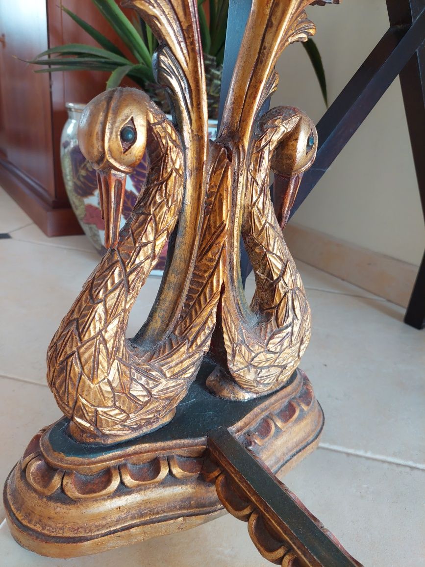 Mesa em talha dourada