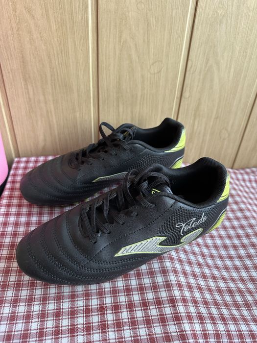 Футбольные бутсы