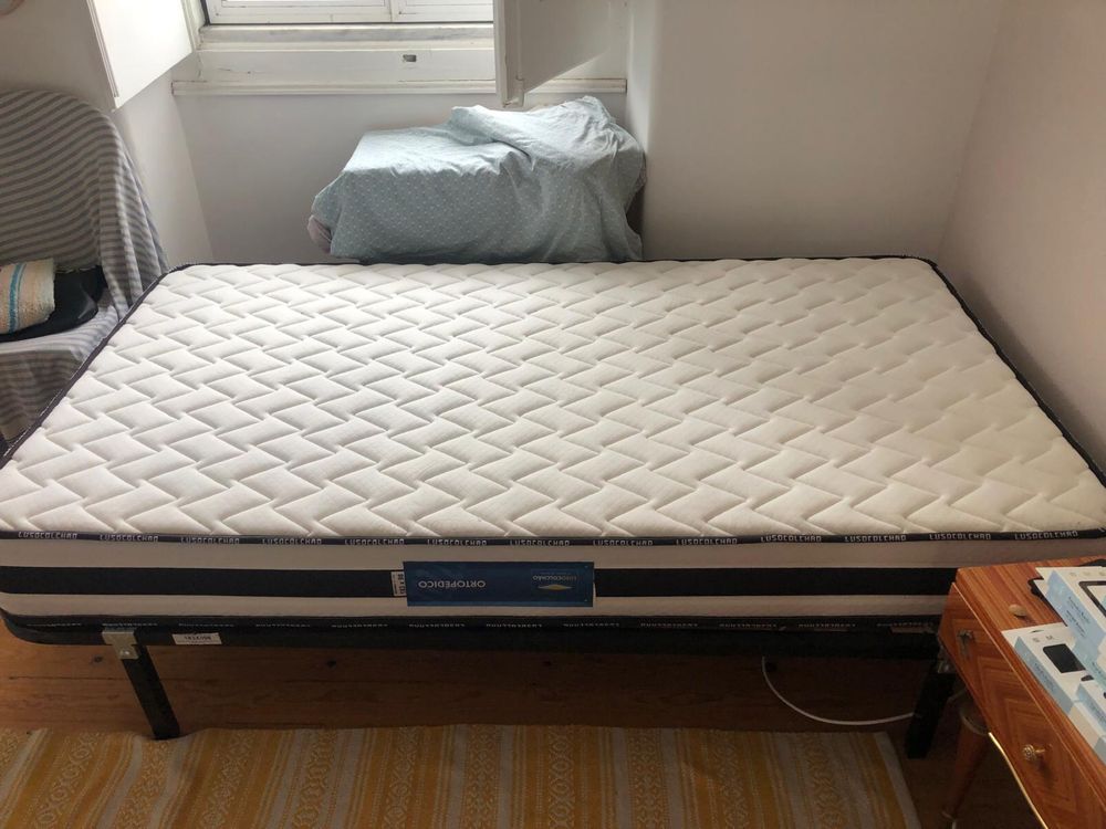 Estrutura de cama com colchão 183*93