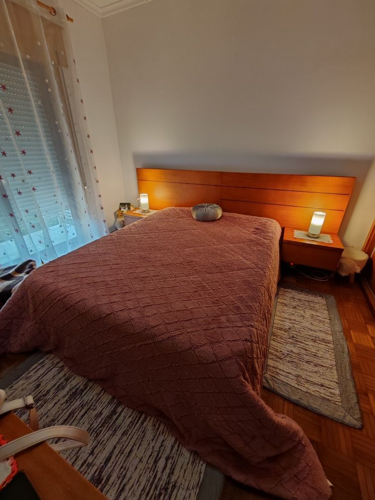 Quarto + Cómoda e Espelho