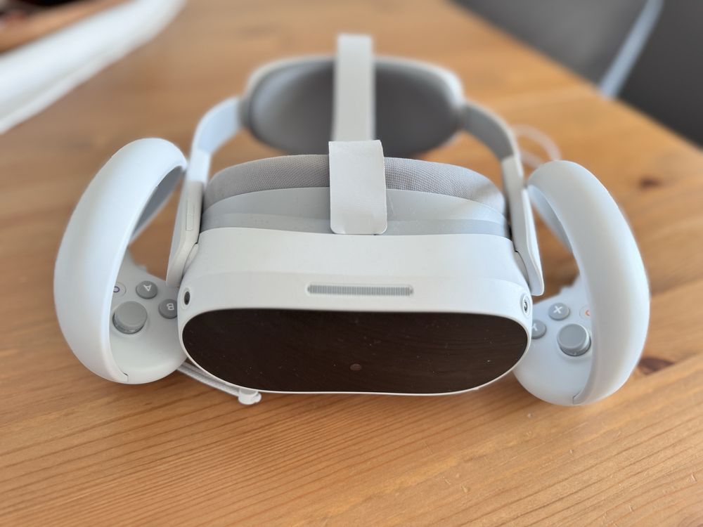Pico 4 VR, gogle + 2 kontrolery