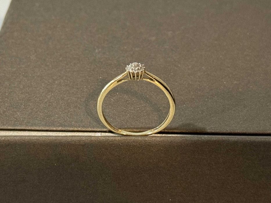 Śliczny złoty pierścionek zaręczynowy  585  R-13