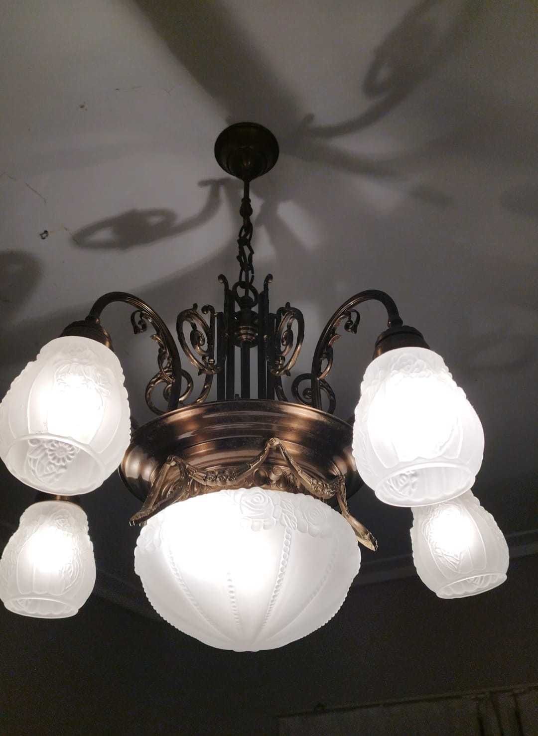 Lustre grande com 6 lâmpadas