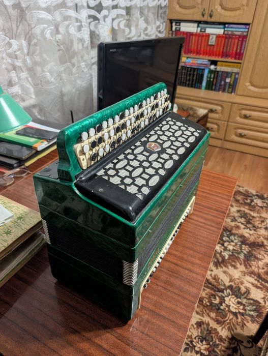 Баян Етюд 205м (в ідеальному стані, фактично новий)