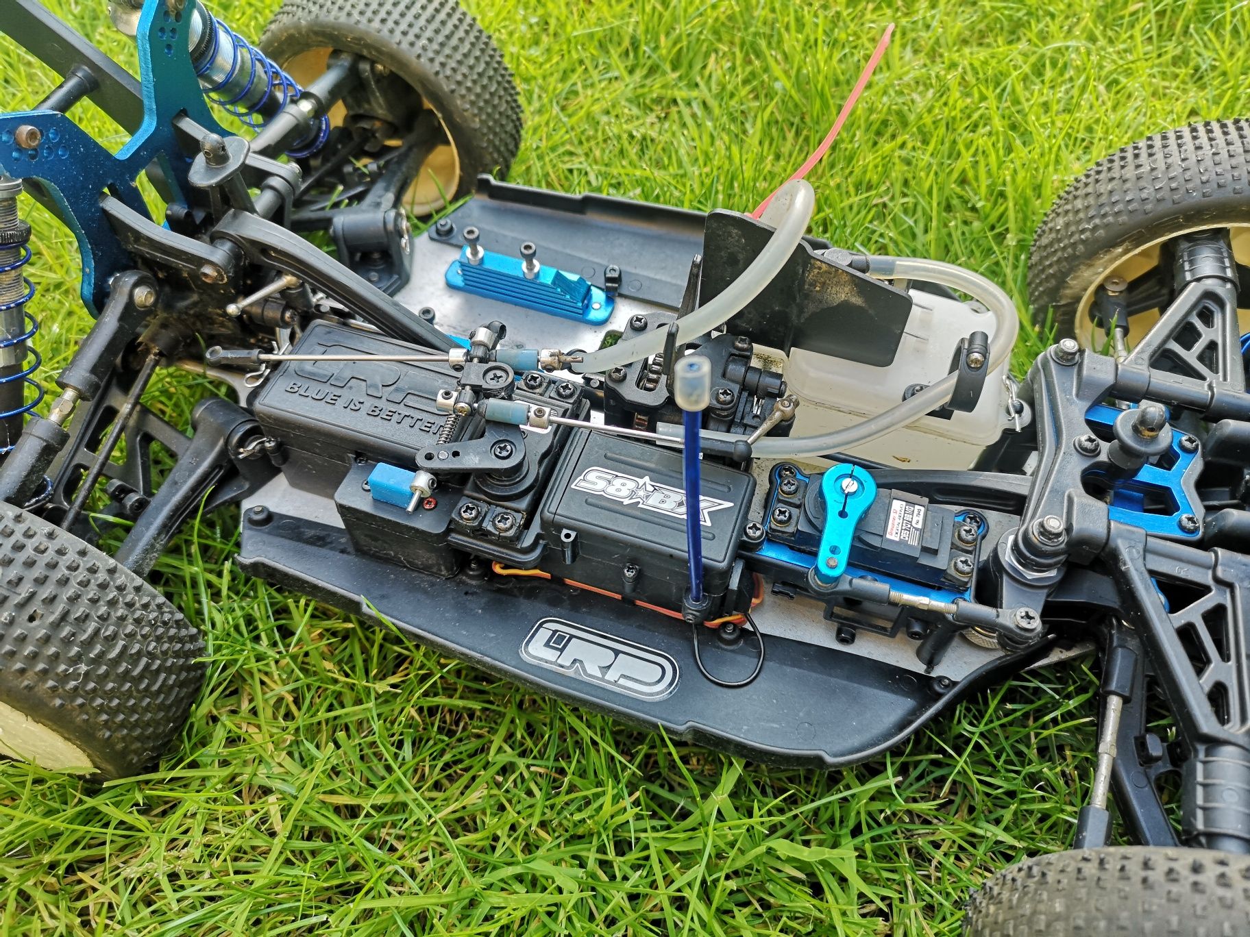 Model RC buggy 1:8 nitro LRP S8-BX2 bez silnika