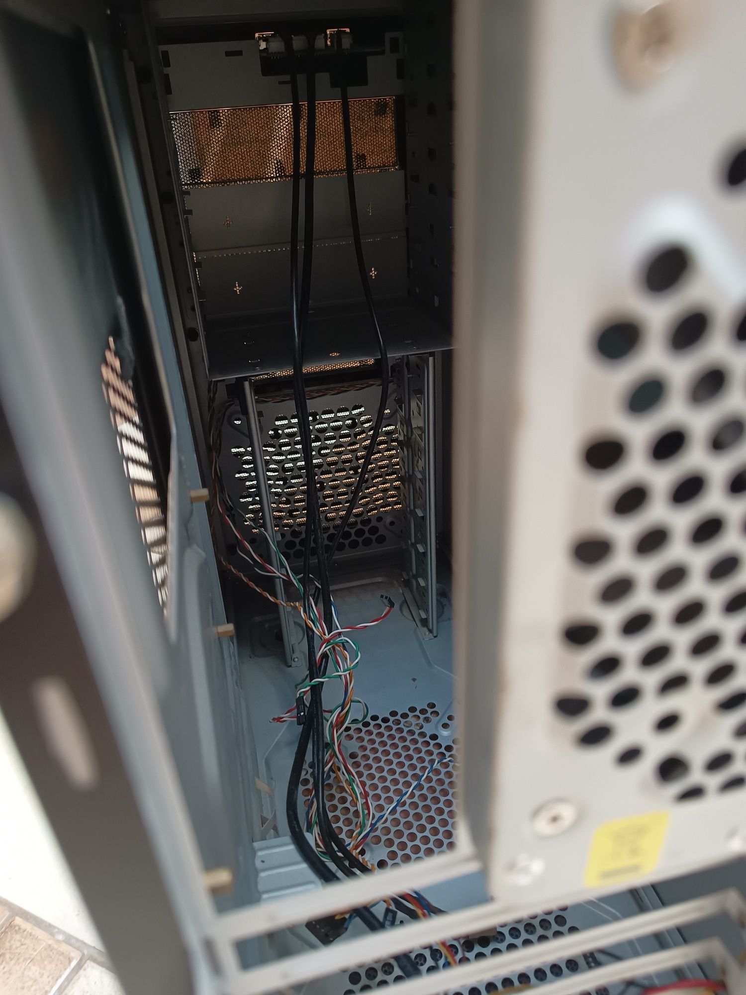 Obudowa MIDI tower do komputera Coolermaster Elite bez okna