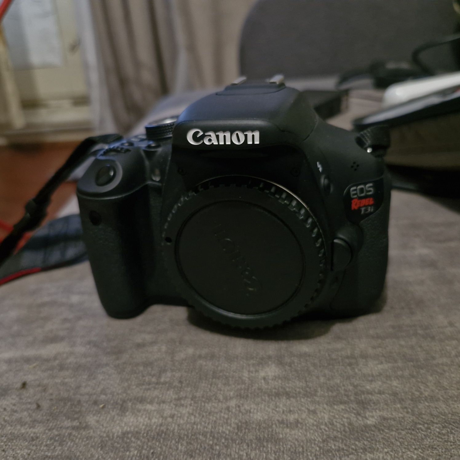 Продається камера Canon EOS Rebel T3i (600D)