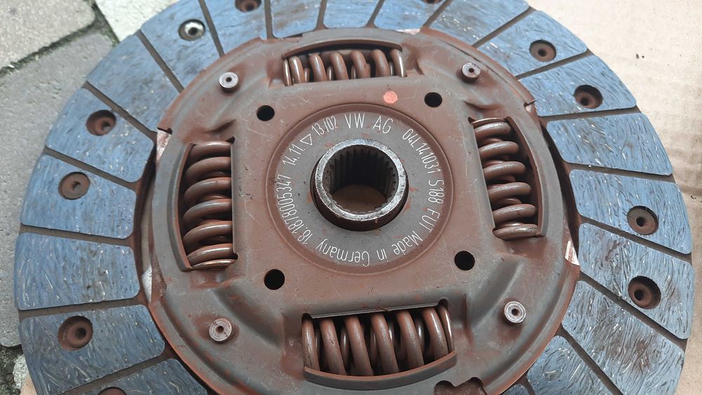 Комплект щеплення 1.6 TDI 77kW VW Skoda Seat 04L141025F Sachs124тис.км