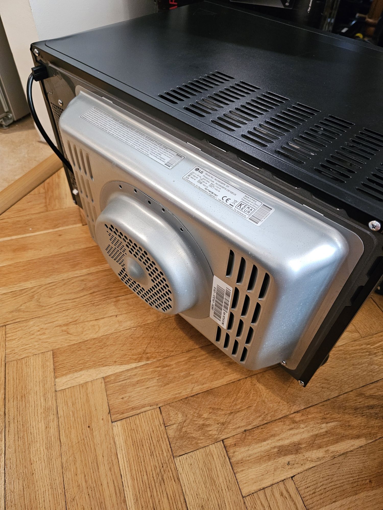 LG MJ3965BPS MJ3965 Kuchenka mikrofalowa wolnostojąca MJ 3965BPS 1850W