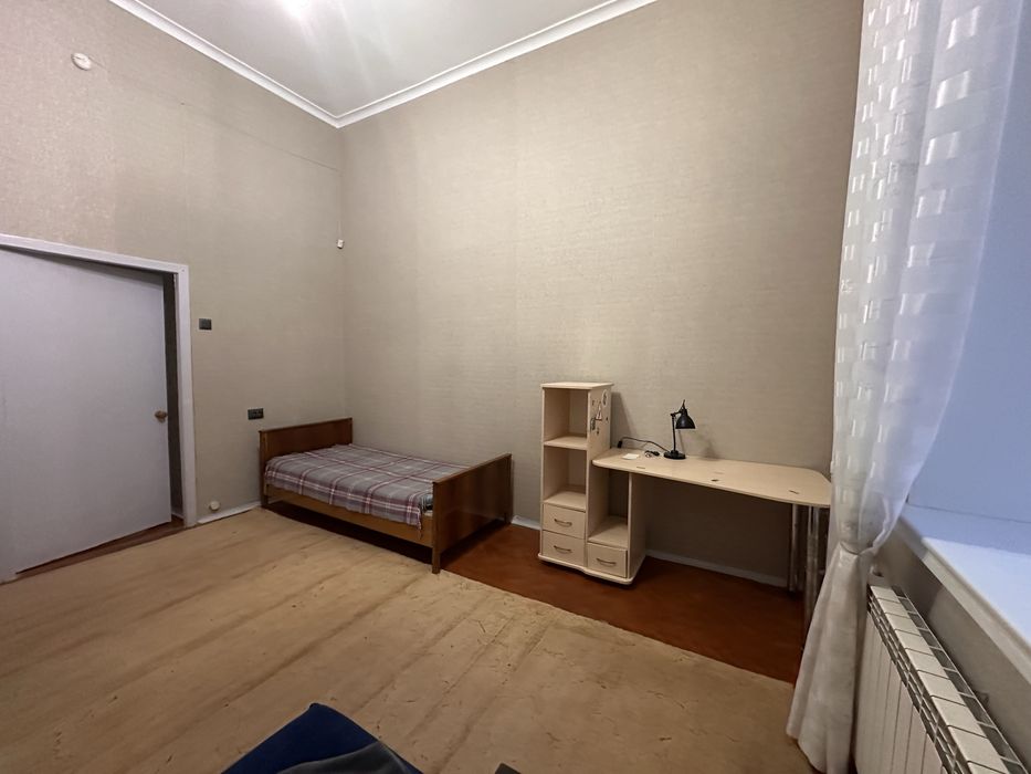 Стрілецька 6/7, метро Золоті ворота. Центр, 1к кв.