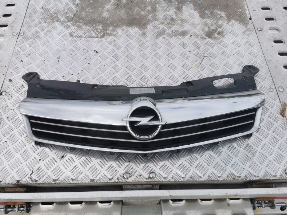 Grill Opel Astra H Lift Stan BDB