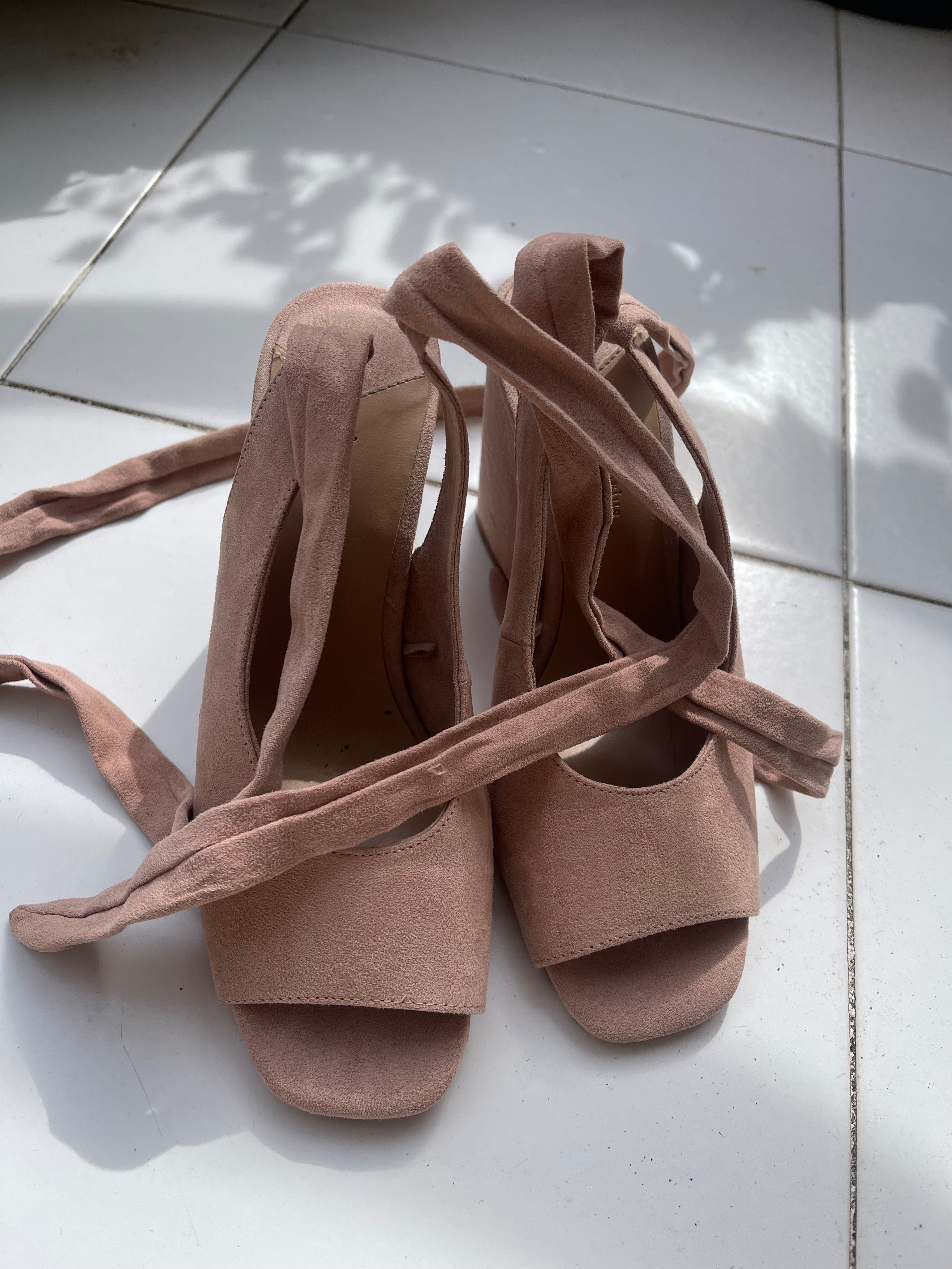 Sandálias rosa claro