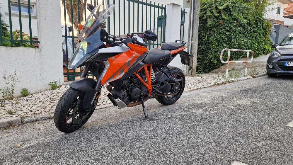 KTM 1290 Superduke GT 2017 [com malas]