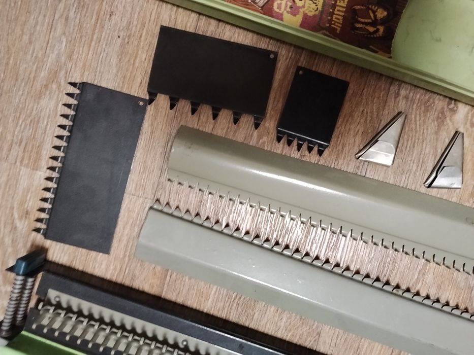 Вязальная машинка Дончанка.