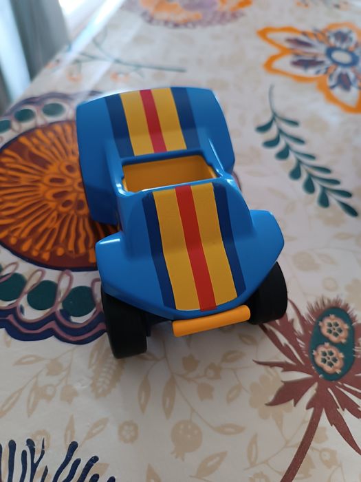 Playmobil 1.2.3. 
Autocarro 3€
Carroça 2€
Moto quatro 2€
Avião 2€
Mota