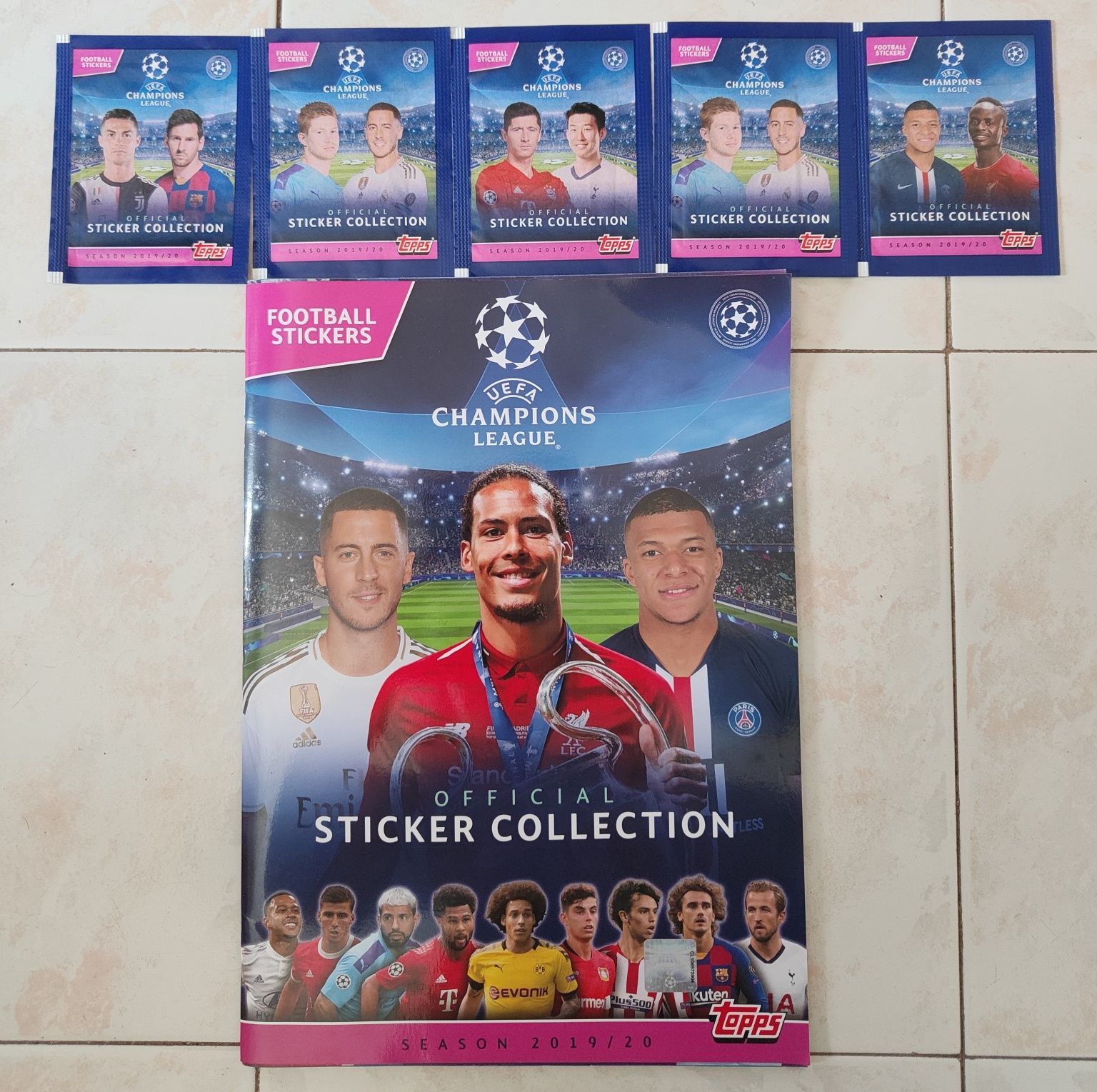 Caderneta Official Sticker Collection (nova) + 5 saquetas de cromos