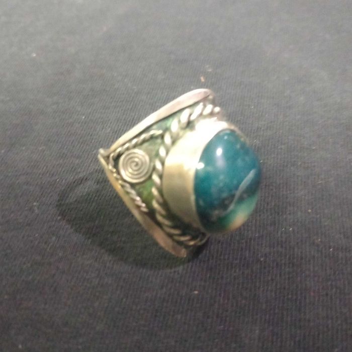 Anel de prata com pedra