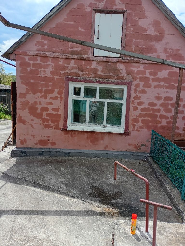 Продається пів будинку