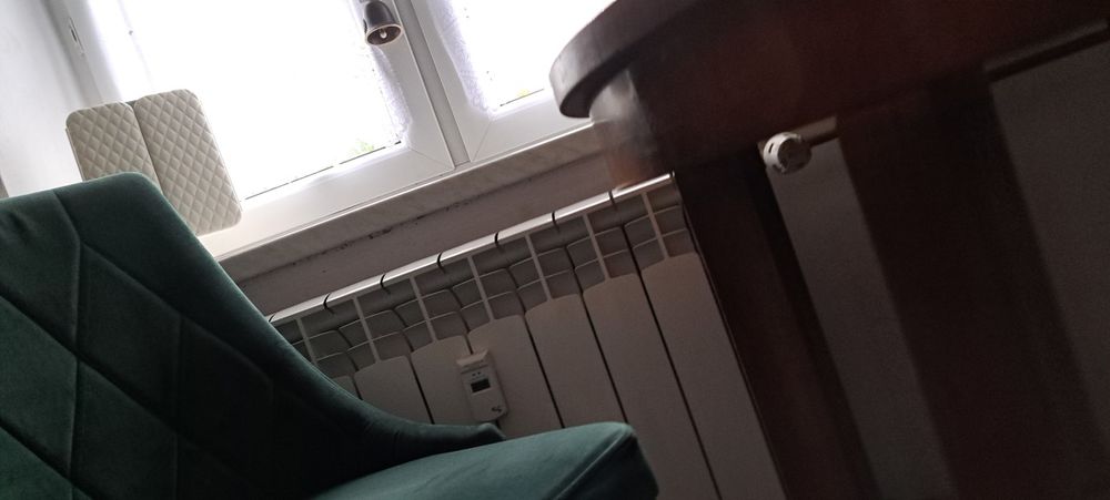 Piękne tapicerowane krzesła fotele Glamour