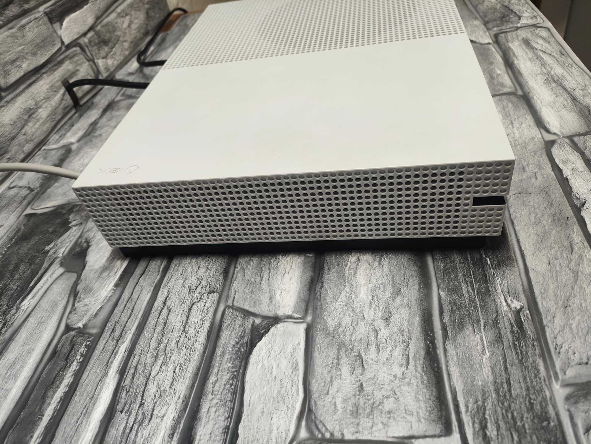 Xbox One S 1TB + Pad