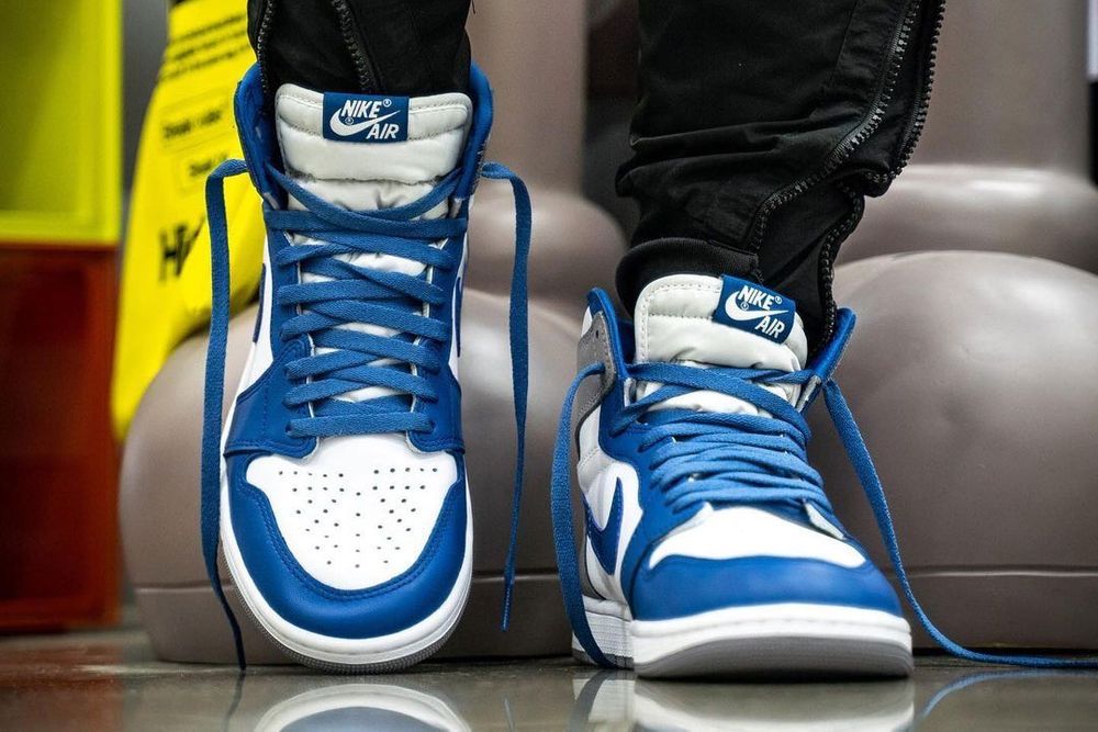Кросівки Nike Air Jordan 1 Retro High True Blue Джордан сірі сині білі