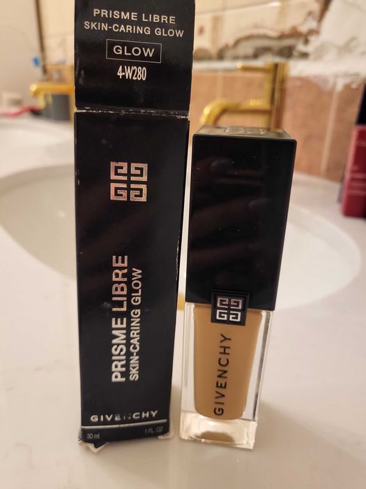 Givenchy Prisme Libre Skin-Caring Glow 4-W280