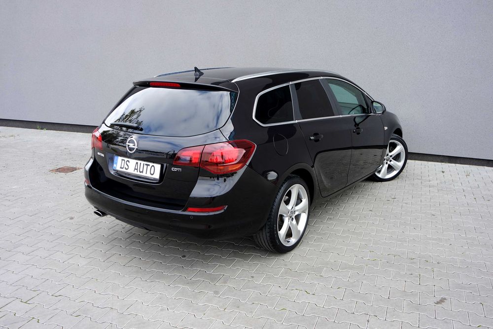 Opel Astra J 2.0 automat bixenon skóra z Niemiec oryginał lakier