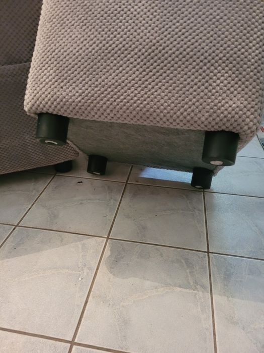 2 pufy w kolorze szarym