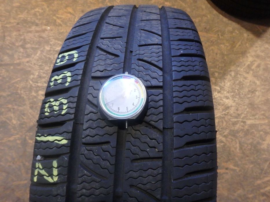 235/65r16C 235/65/16C Pirelli Carrier Winter Z/339