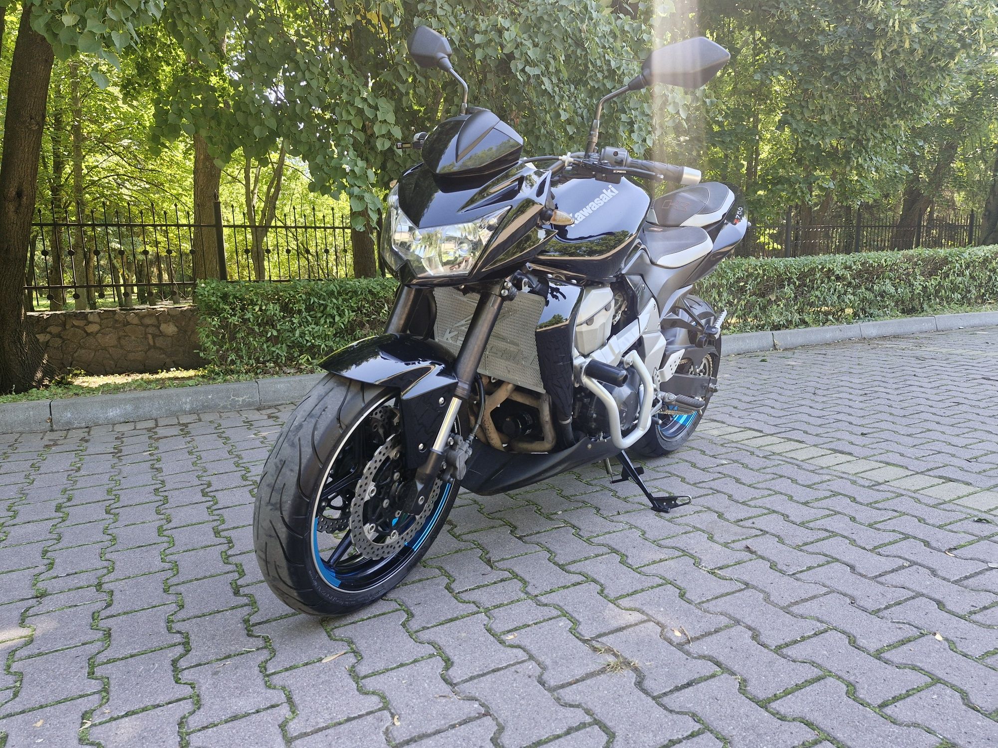 Мотоцикол kawasaki z750