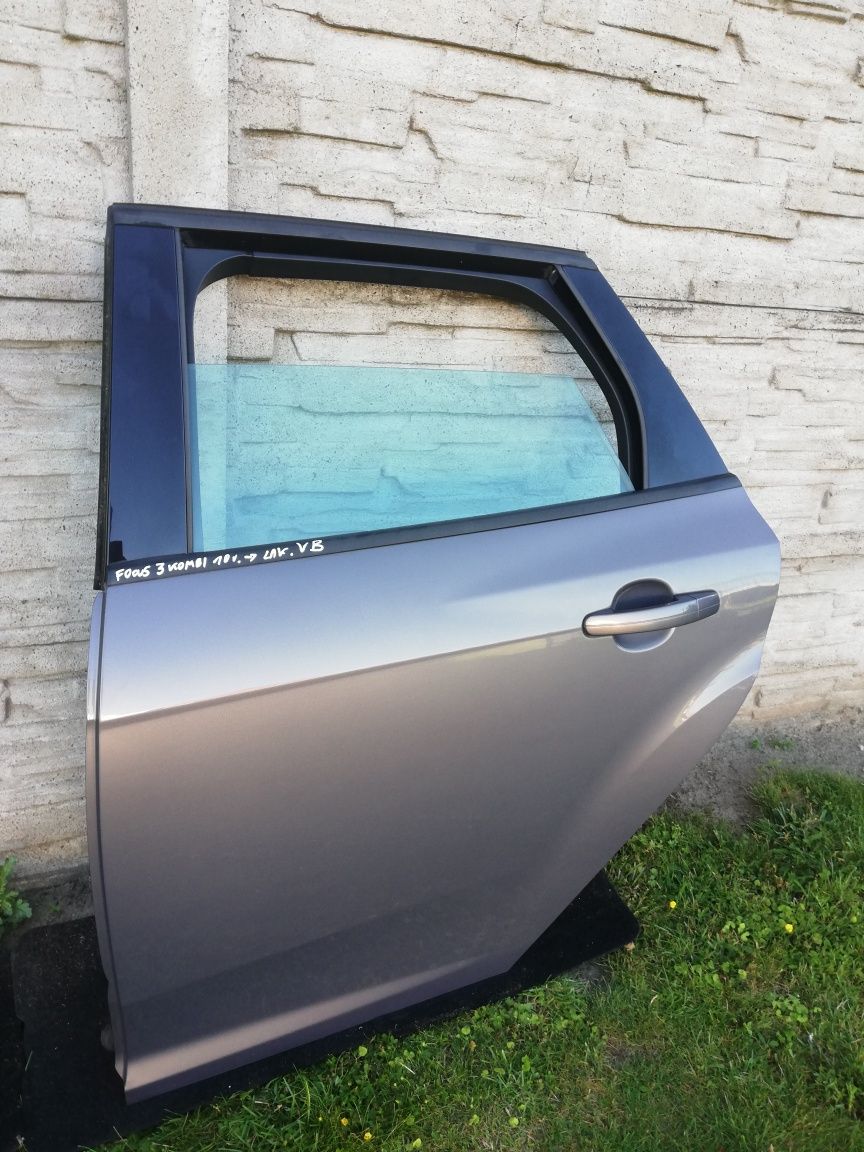 Drzwi lewe tylne lewy tył Ford Focus mk3 III kombi kolor VB w kolor
